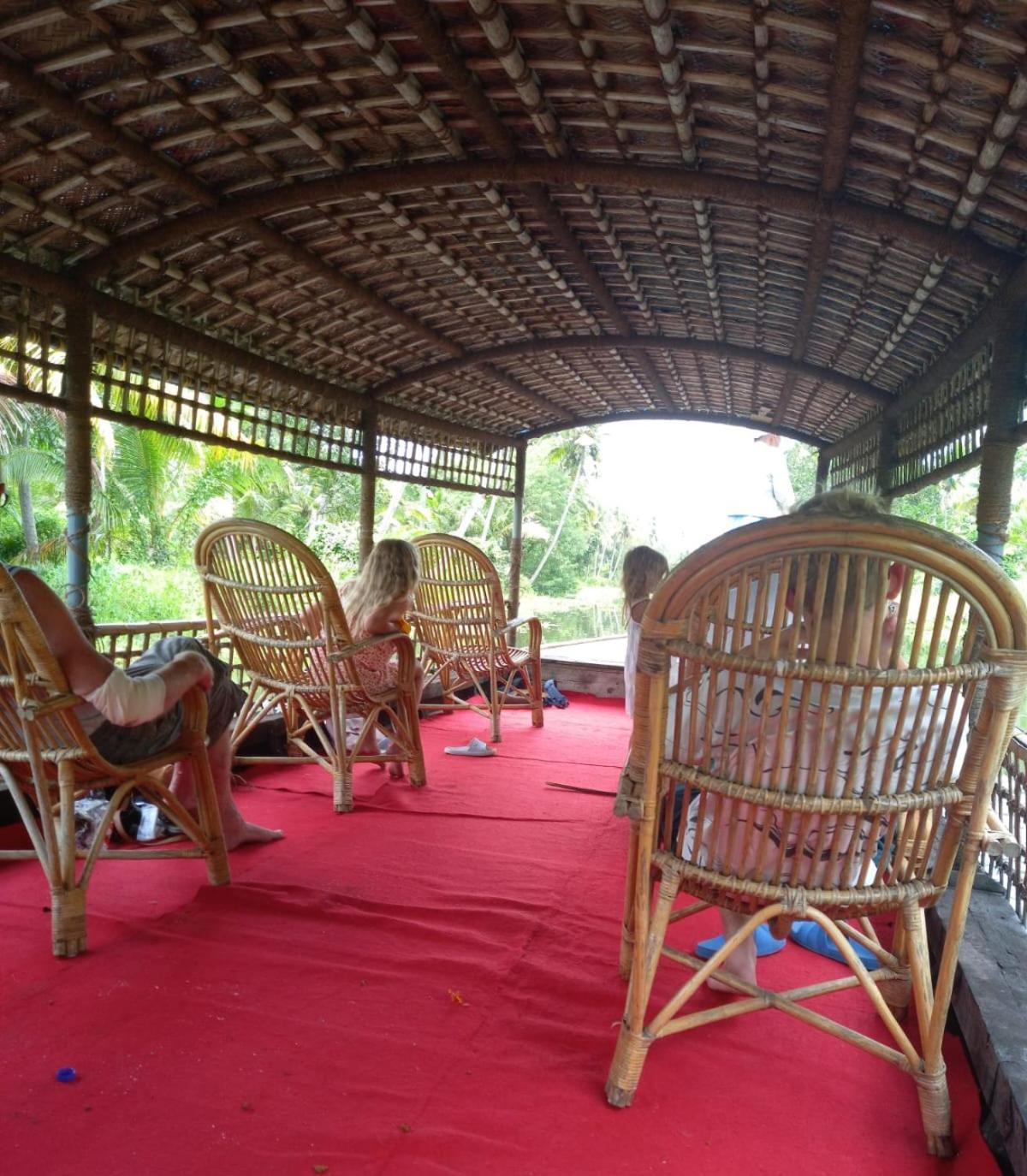 Raelyn'S Homestay Kochi Extérieur photo